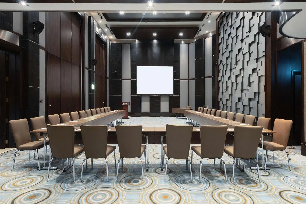 Radisson Blu Hotel, Dubai Media City 4*,