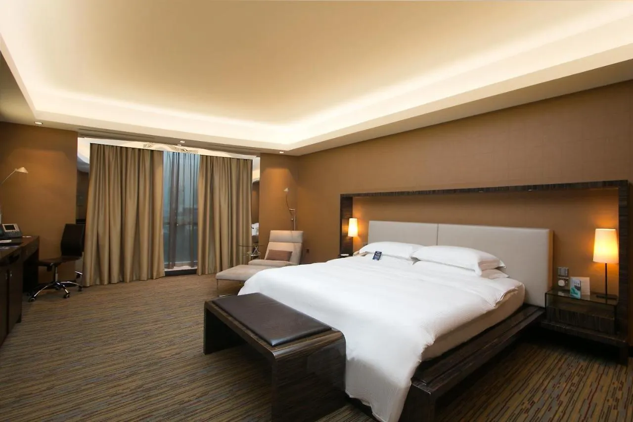 Radisson Blu Hotel, Dubai Media City 4*,
